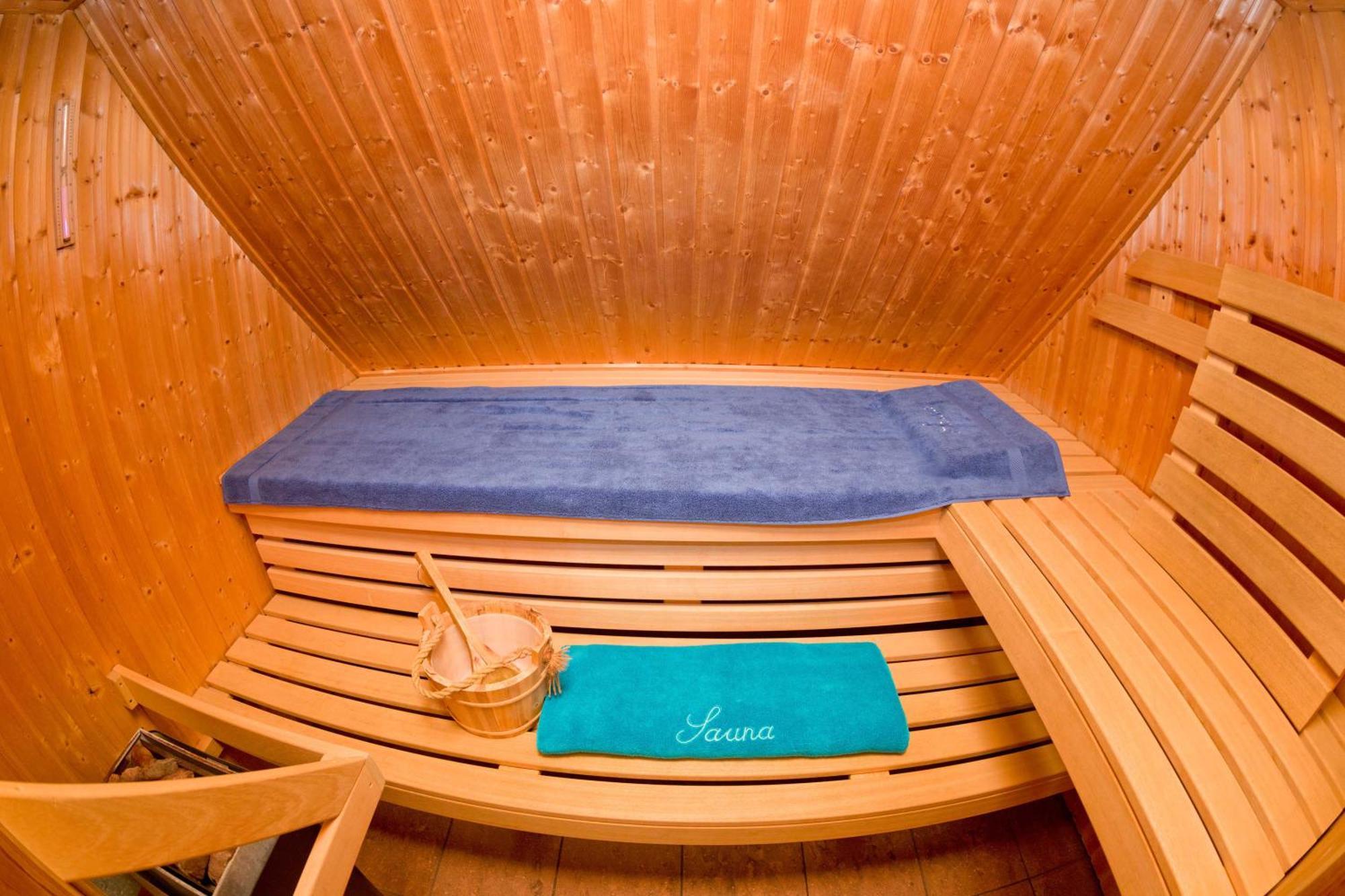 Reetdachhaus Eibe 2, Kaminofen, Sauna, 8 Personen, W-Lan Puddemin Exterior photo